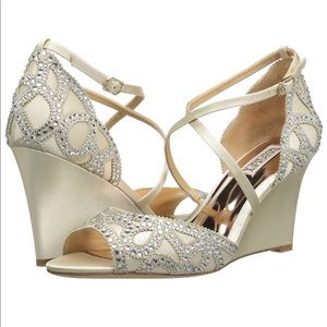 Badgley Mischka Women’s Winter Wedge Sandal